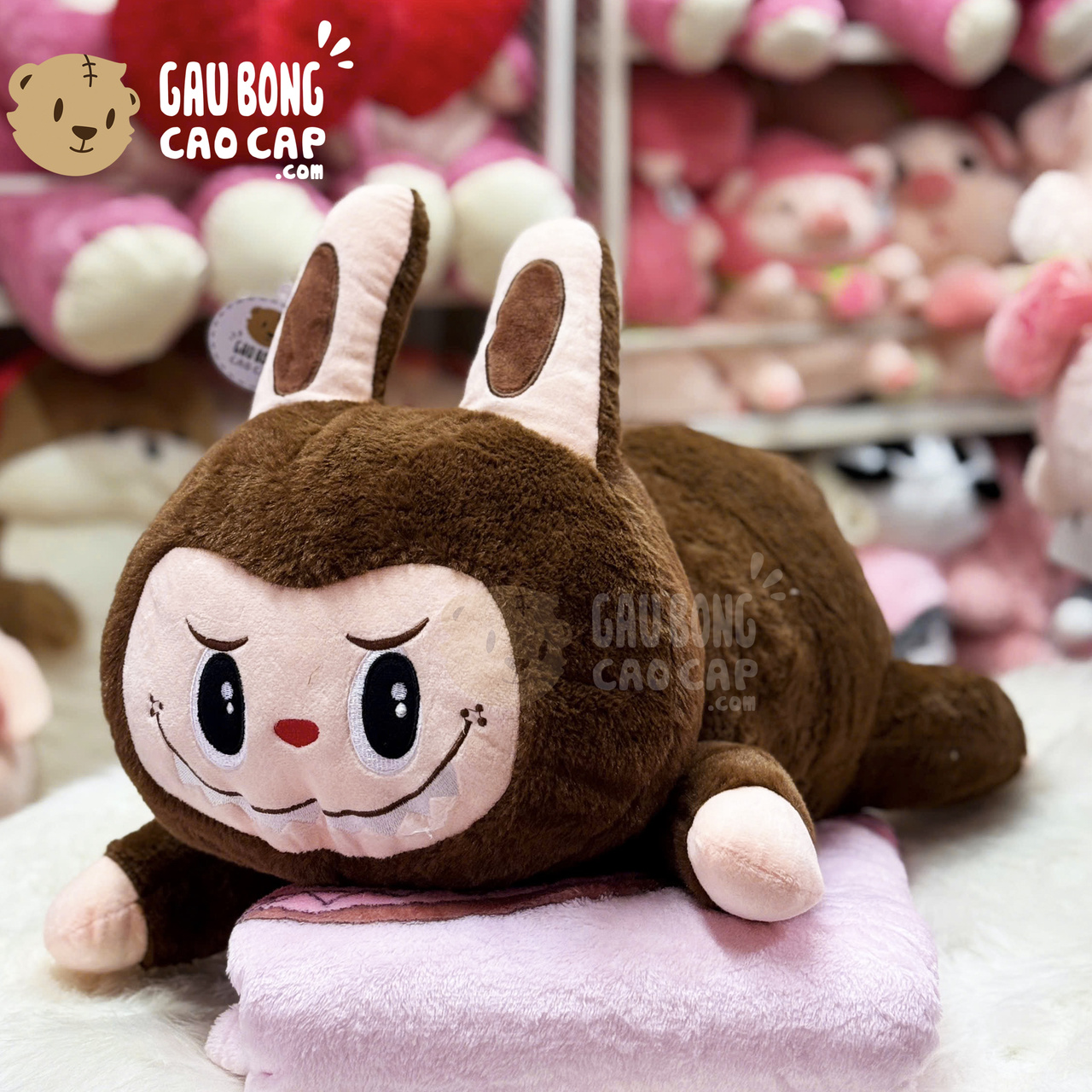 Gấu Bông Labubu form nằm có mền 2in1 – 55cm